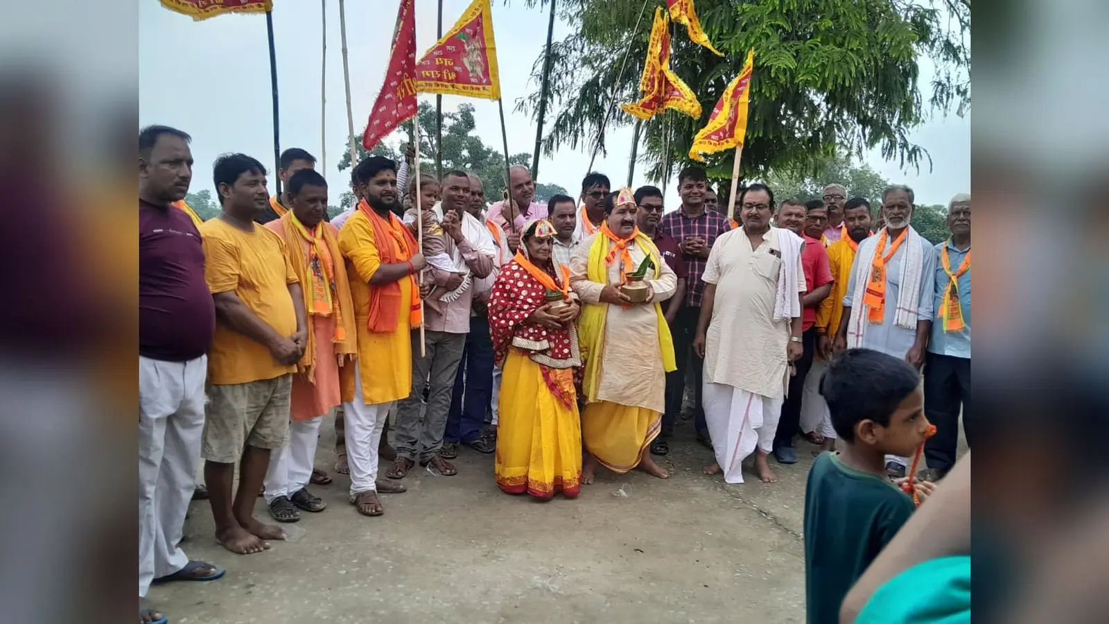 नोट: फोटो नंबर 19 सीएचपी 2 है कैप्सन होगा-जलभरी में शामिल श्रद्धालु भक्तगण | Prabhat Khabar Network नोट: फोटो नंबर 19 सीएचपी 2 है कैप्सन होगा-जलभरी में शामिल श्रद्धालु भक्तगण | Prabhat Khabar Network