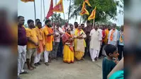 सारण में हनुमंतलला प्राण प्रतिष्ठा की दशम वर्षगांठ पर निकली भव्य कलश यात्रा, जय श्रीराम के जयघोष से गूंजा बनियापुर