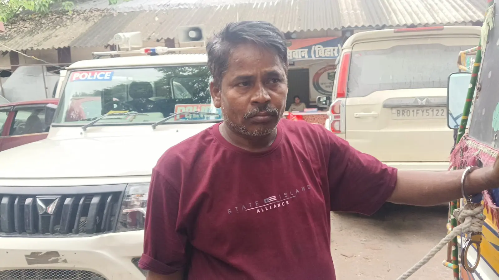मैरवा के भोपतपूरा में घटना स्थल पहुंची फोरेसिंक टीम और स्थानीय पुलिस तथा थाना परिसर में आरोपी राजेश गोंड | Prabhat Khabar Network मैरवा के भोपतपूरा में घटना स्थल पहुंची फोरेसिंक टीम और स्थानीय पुलिस तथा थाना परिसर में आरोपी राजेश गोंड | Prabhat Khabar Network