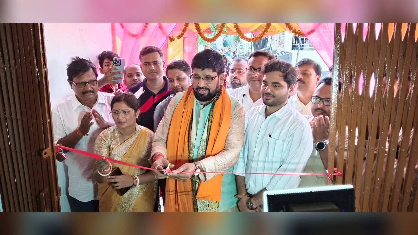 उद्घाटन करते विधायक | Prabhat Khabar Network उद्घाटन करते विधायक | Prabhat Khabar Network