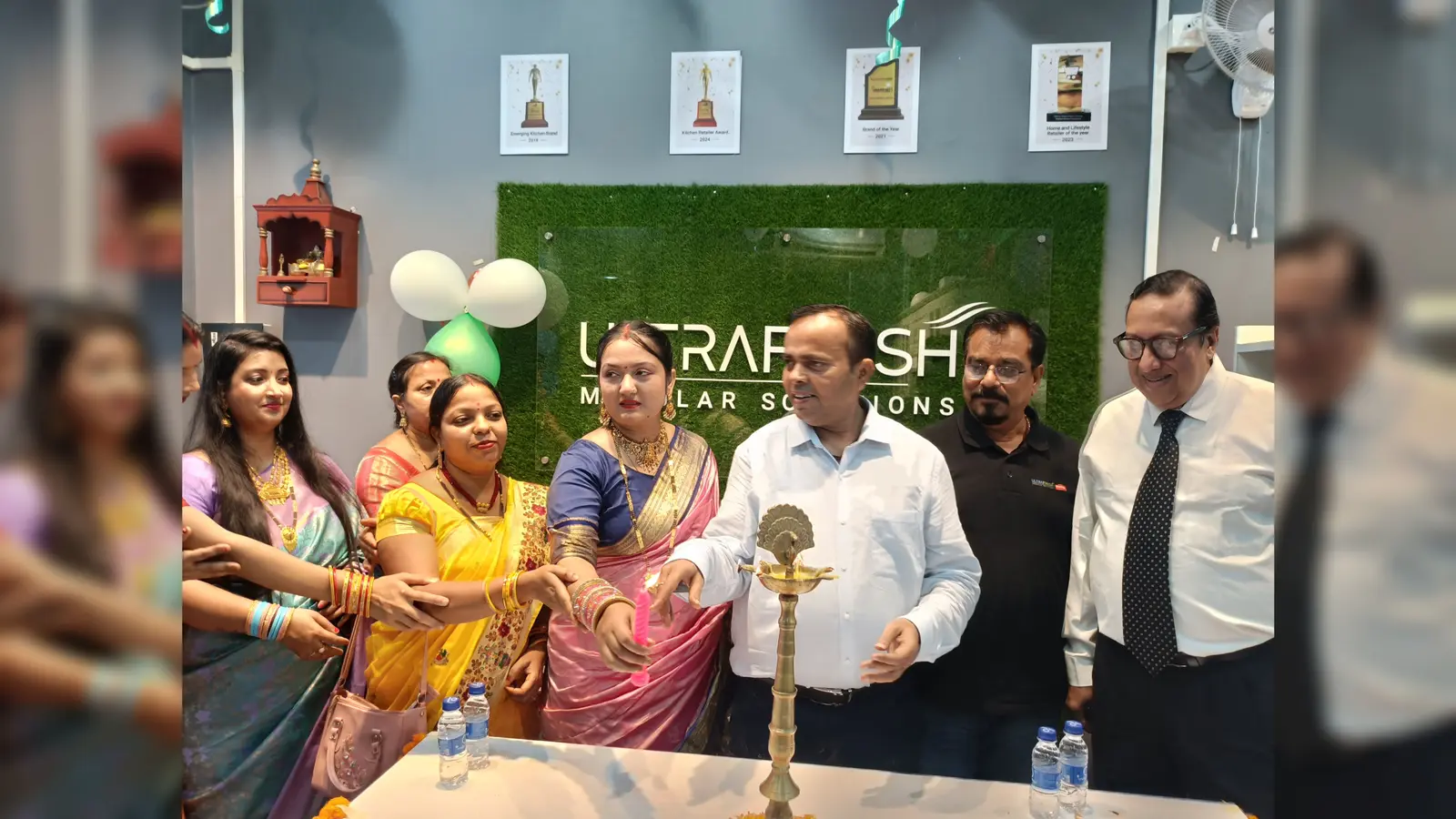 शॉप का उदघाटन करते अतिथि | Prabhat Khabar Network शॉप का उदघाटन करते अतिथि | Prabhat Khabar Network