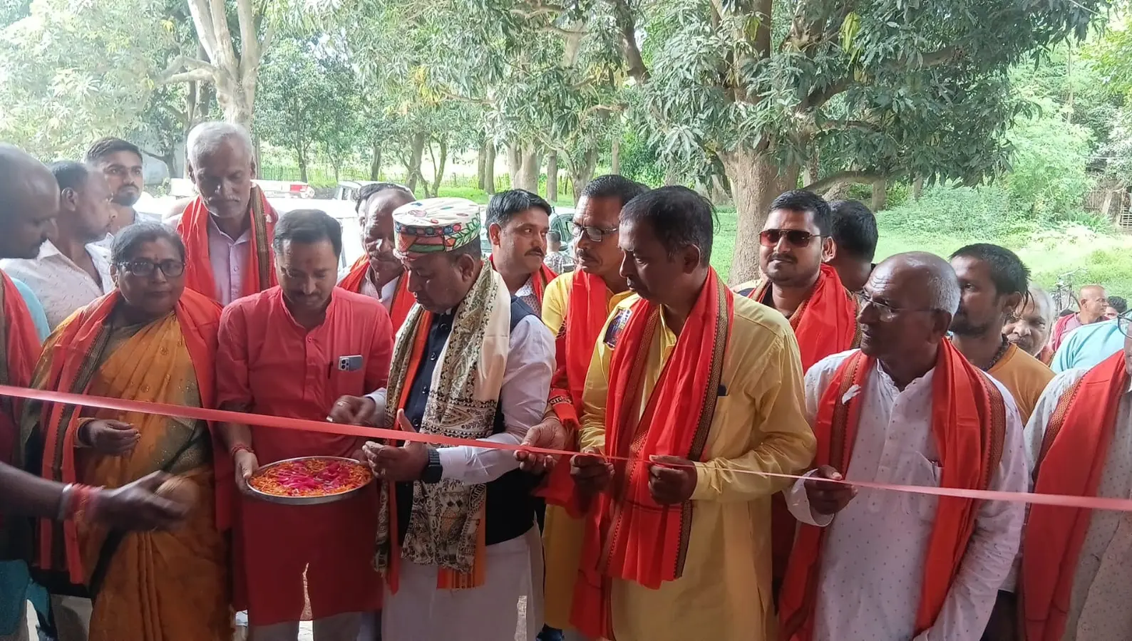 फोटो : फीता काटकर यात्री सेट का उद्घाटन करते मंत्री | Prabhat Khabar Network फोटो : फीता काटकर यात्री सेट का उद्घाटन करते मंत्री | Prabhat Khabar Network
