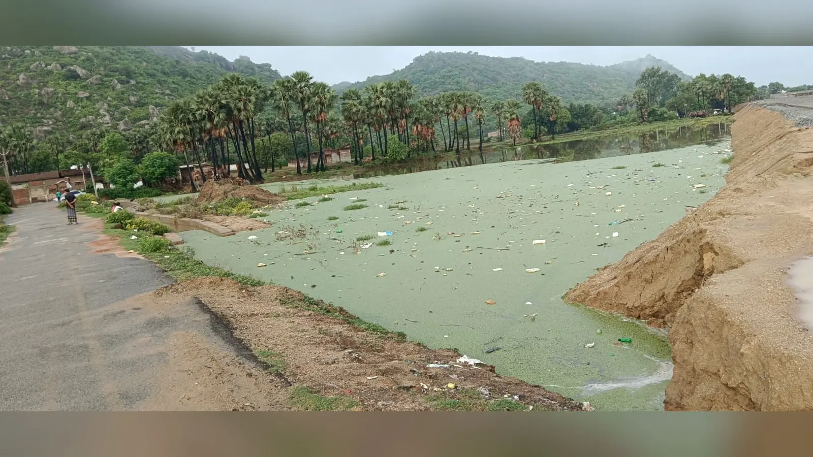 इस्लामपुर गाँव के समीप जमा हुआ पानी | Prabhat Khabar Network इस्लामपुर गाँव के समीप जमा हुआ पानी | Prabhat Khabar Network