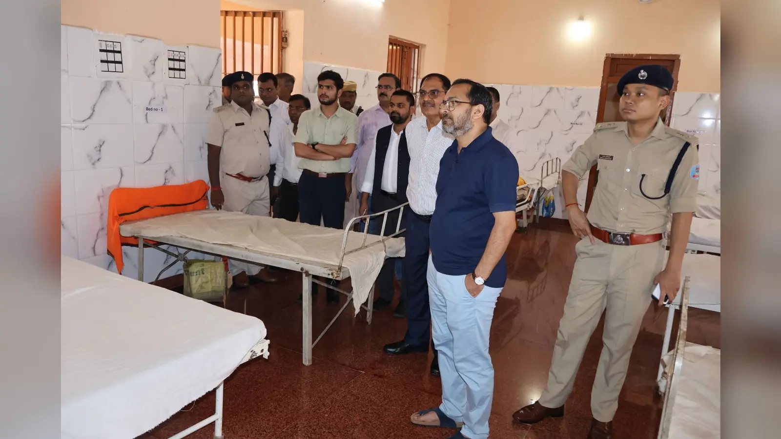 फोटो:निरीक्षण करते पीडिजे,डीसी, एसपी और अन्य अधिकारी | Prabhat Khabar Network फोटो:निरीक्षण करते पीडिजे,डीसी, एसपी और अन्य अधिकारी | Prabhat Khabar Network