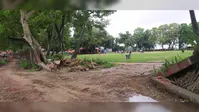 बक्सर: सरकारी लापरवाही की तस्वीर, टूटी चारदीवारी से उजड़ रहा केसठ स्कूल का खेल मैदान