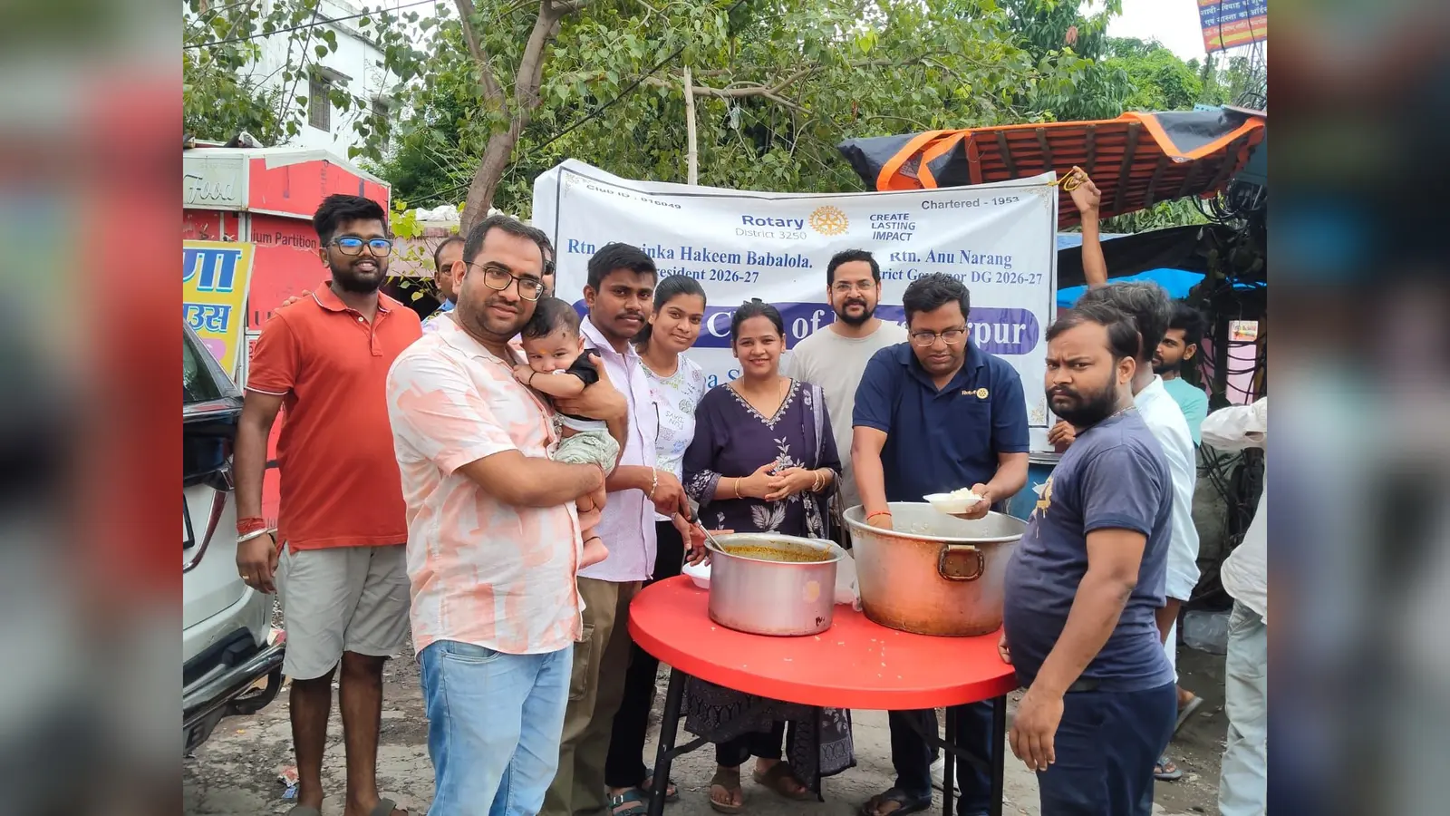 स्टेशन रोड में रोटरी क्लब ने लगाया फूड डोनेशन कैंप | Prabhat Khabar Network स्टेशन रोड में रोटरी क्लब ने लगाया फूड डोनेशन कैंप | Prabhat Khabar Network