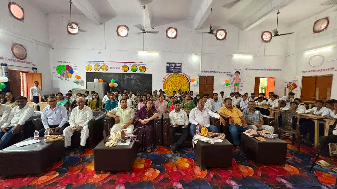 फोटो.6. कार्यक्रम में उपस्थित लोग | Prabhat Khabar Network फोटो.6. कार्यक्रम में उपस्थित लोग | Prabhat Khabar Network