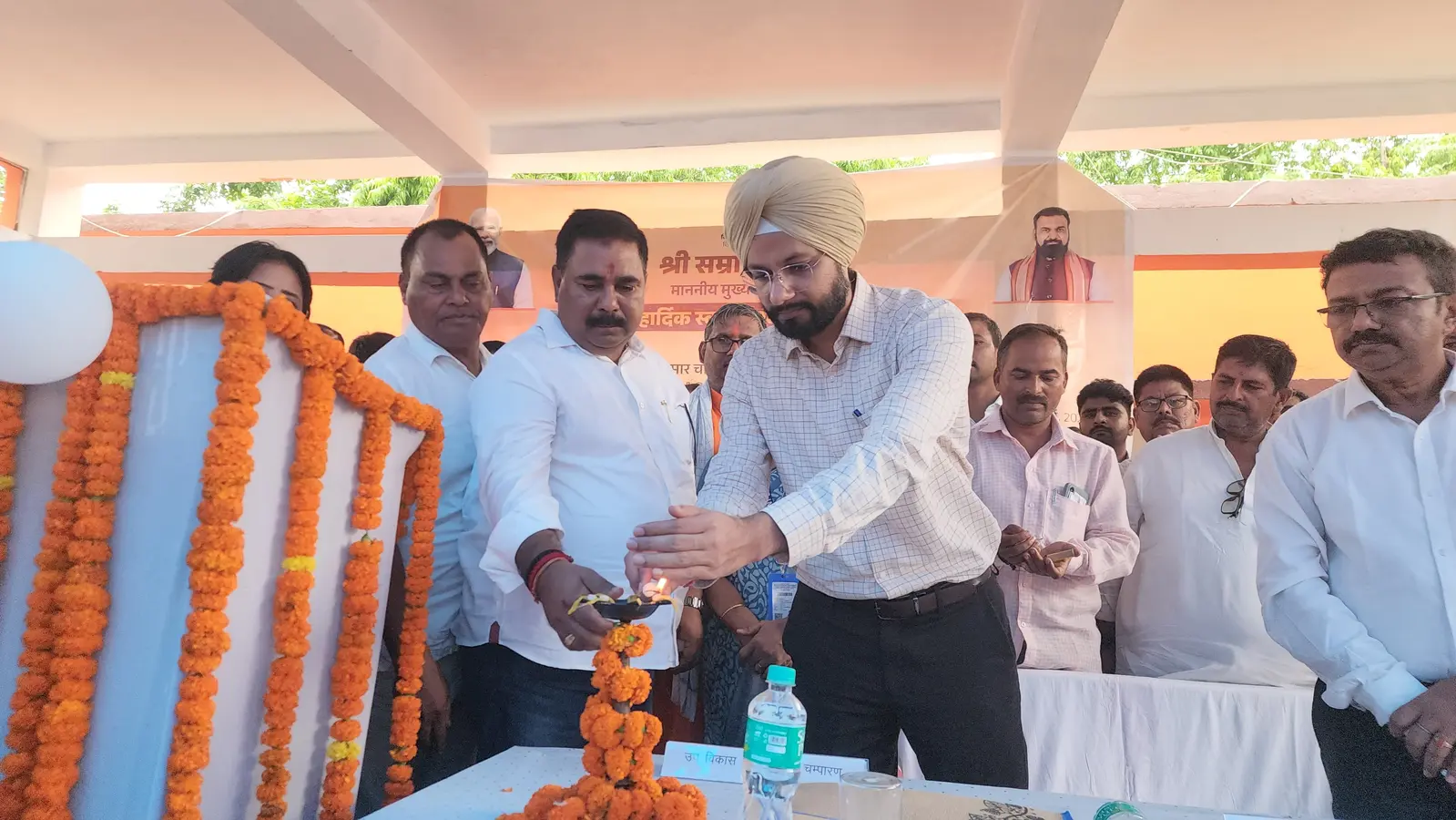 फोटो01: नौतन में शुभारंभ करते डीएम तरनजोत सिंह व अन्य | Prabhat Khabar Network फोटो01: नौतन में शुभारंभ करते डीएम तरनजोत सिंह व अन्य | Prabhat Khabar Network