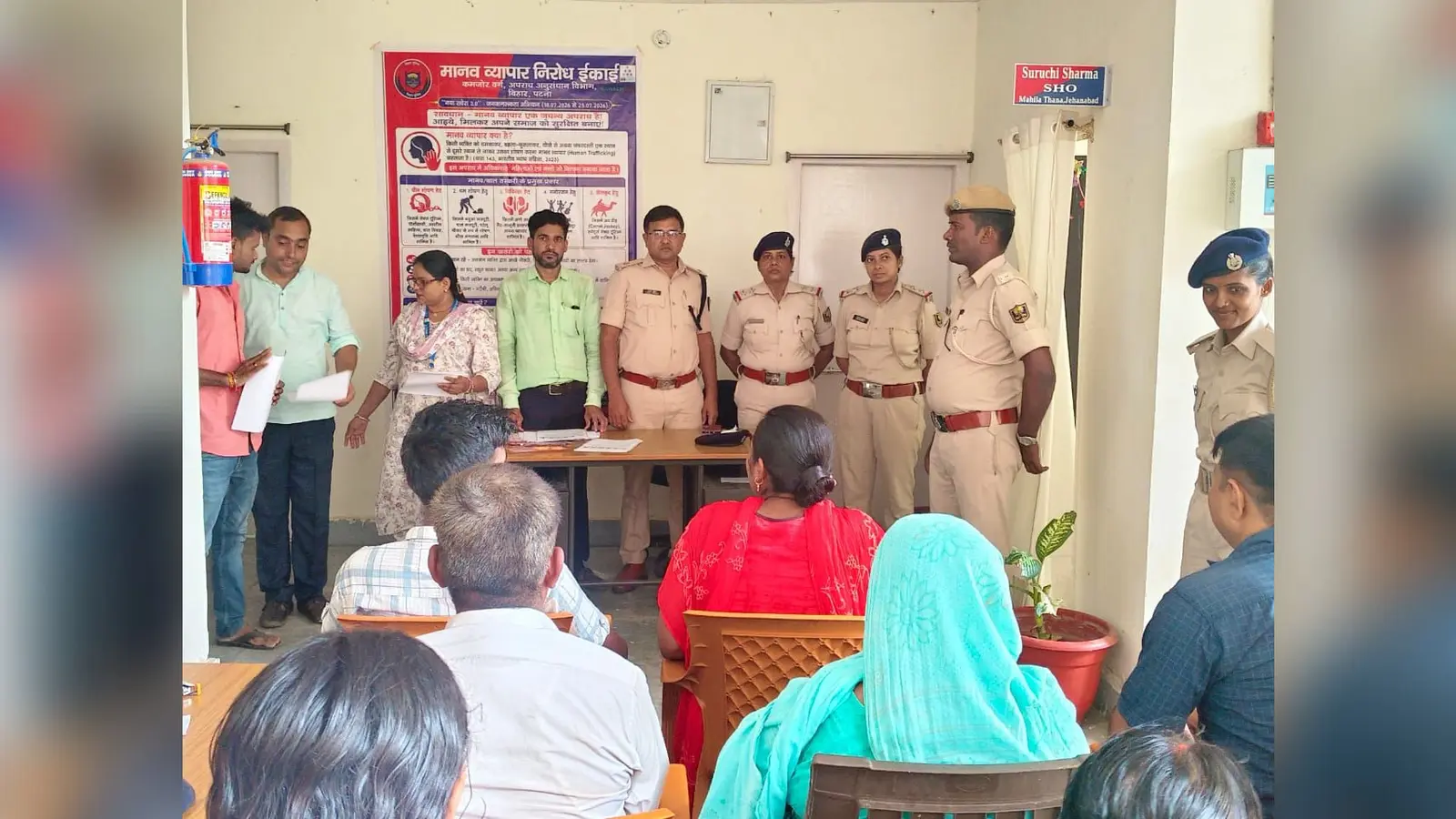 जागरूकता कार्यक्रम में शामिल पुलिस कर्मी | Prabhat Khabar Network जागरूकता कार्यक्रम में शामिल पुलिस कर्मी | Prabhat Khabar Network