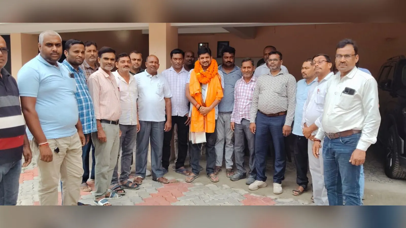 जदयू के प्रदेश महासचिव को सम्मानित करते शिक्षक | Prabhat Khabar Network जदयू के प्रदेश महासचिव को सम्मानित करते शिक्षक | Prabhat Khabar Network