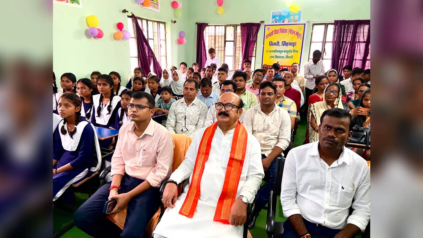 फोटो - उद्घाटन समारोह में मौजूद विधायक, बीइओ व अन्य | Prabhat Khabar Network फोटो - उद्घाटन समारोह में मौजूद विधायक, बीइओ व अन्य | Prabhat Khabar Network