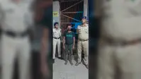 भालपट्टी पुलिस ने 3.300 लीटर नेपाली शराब के साथ एक तस्कर को किया गिरफ्तार
