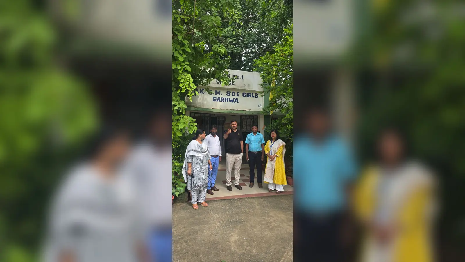 परीक्षा केंद्र का निरीक्षण करते एसडीओ मयंक भूषण | Prabhat Khabar Network परीक्षा केंद्र का निरीक्षण करते एसडीओ मयंक भूषण | Prabhat Khabar Network