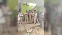 धोरैया में फरार अभियुक्त के घर कुर्की-जब्ती, भारी पुलिस बल के साथ हुई कार्रवाई