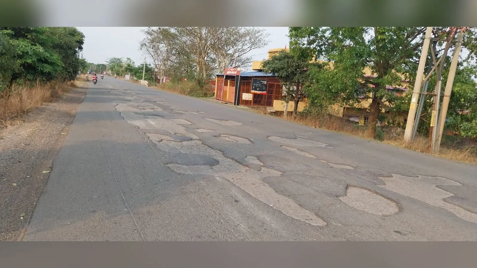 19 केएसएन 3 : जगह जगह पर चाईबासा-सरायकेला-कांड्रा मुख्य का पिच उखड़ने से बाइक व गाड़ियों अनित्रित हो कर दुर्घटनाओं की शिकार हो रहे हैं | Prabhat Khabar Network 19 केएसएन 3 : जगह जगह पर चाईबासा-सरायकेला-कांड्रा मुख्य का पिच उखड़ने से बाइक व गाड़ियों अनित्रित हो कर दुर्घटनाओं की शिकार हो रहे हैं | Prabhat Khabar Network