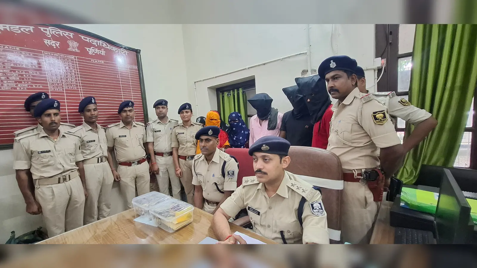 एसडीपीओ सदर-1 अभिनव परासर ने प्रेसवार्ता कर किया मामले का खुलासा | Prabhat Khabar Network एसडीपीओ सदर-1 अभिनव परासर ने प्रेसवार्ता कर किया मामले का खुलासा | Prabhat Khabar Network
