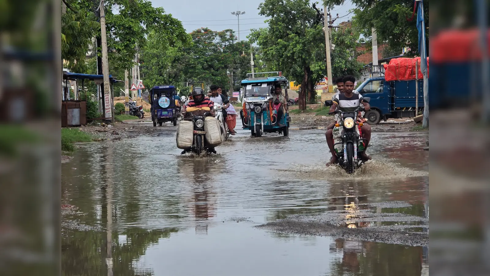 फोटो- बक्सर इटाढ़ी मुख्य सड़क पर जल जमाव फोटो- स्टेशन रोड में जल जमाव फोटो-पुराना अस्पताल मोड़ पर जल जमाव | Prabhat Khabar Network फोटो- बक्सर इटाढ़ी मुख्य सड़क पर जल जमाव फोटो- स्टेशन रोड में जल जमाव फोटो-पुराना अस्पताल मोड़ पर जल जमाव | Prabhat Khabar Network