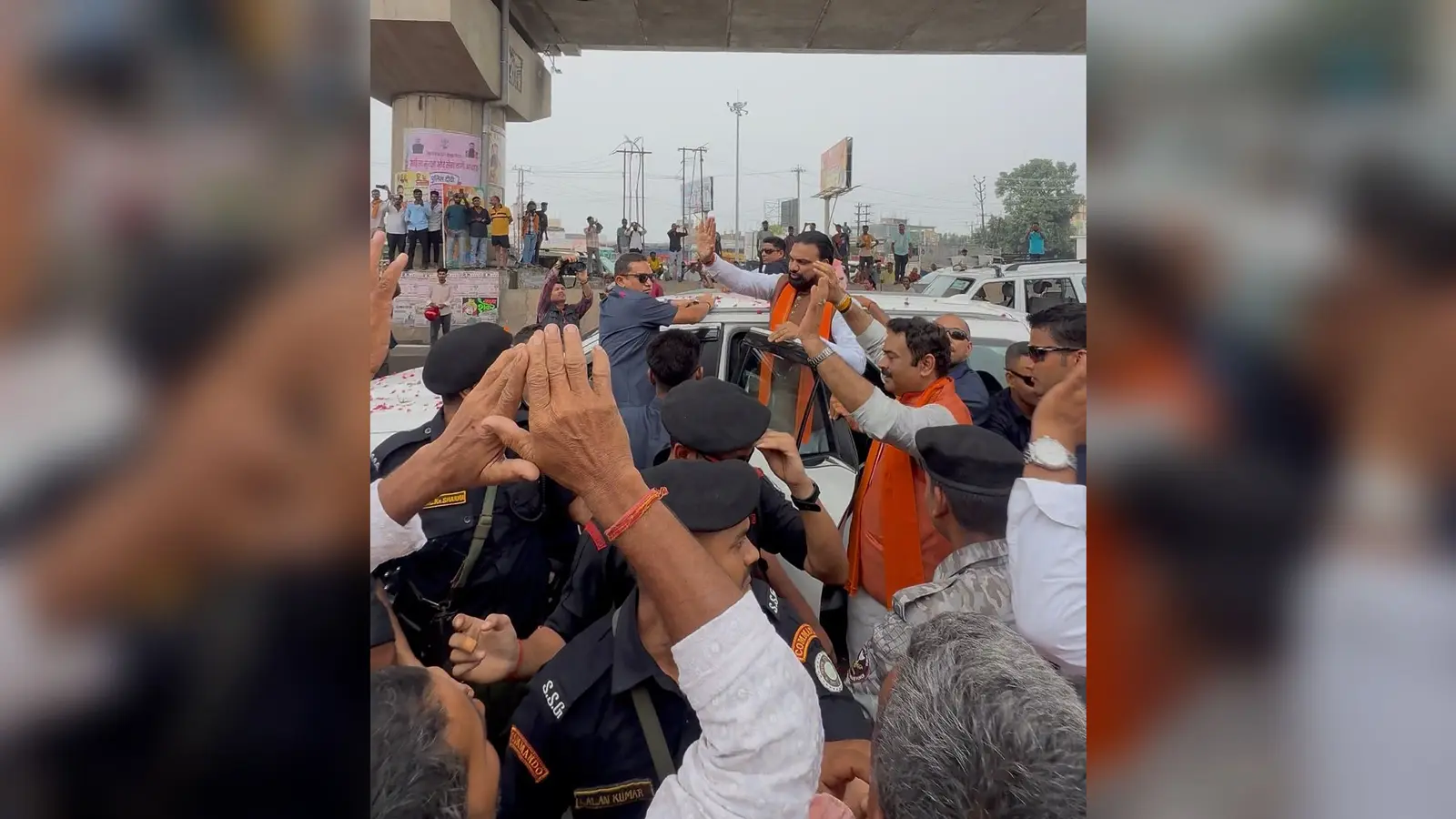 बेगूसराय में मुख्यमंत्री सम्राट चौधरी का गर्मजोशी के साथ स्वागत करते हुए तेघड़ा विधायक रजनीश कुमार अपने समर्थकों के साथ | Prabhat Khabar Network बेगूसराय में मुख्यमंत्री सम्राट चौधरी का गर्मजोशी के साथ स्वागत करते हुए तेघड़ा विधायक रजनीश कुमार अपने समर्थकों के साथ | Prabhat Khabar Network