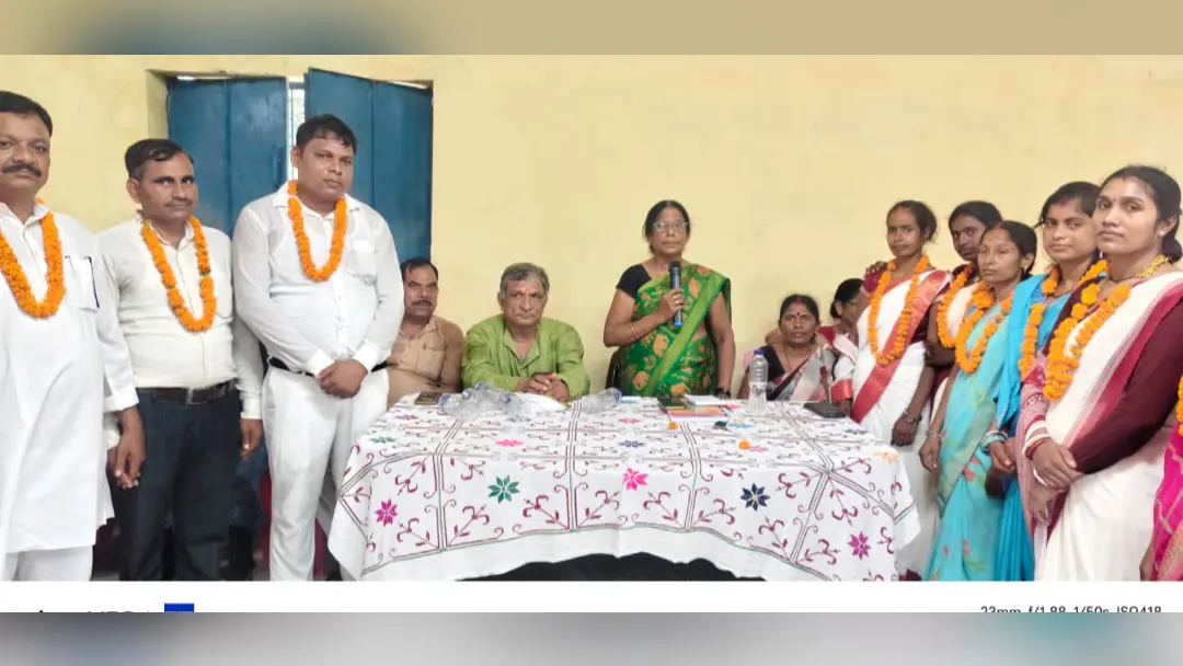 नव चयनित सदस्यों को सम्मानित करते | Prabhat Khabar Network नव चयनित सदस्यों को सम्मानित करते | Prabhat Khabar Network