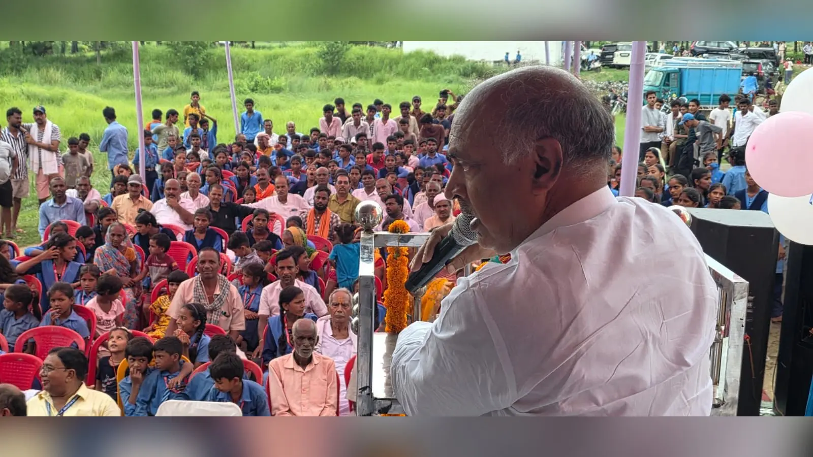 मंच से सम्बोधित करते पूर्व मंत्री | Prabhat Khabar Network मंच से सम्बोधित करते पूर्व मंत्री | Prabhat Khabar Network
