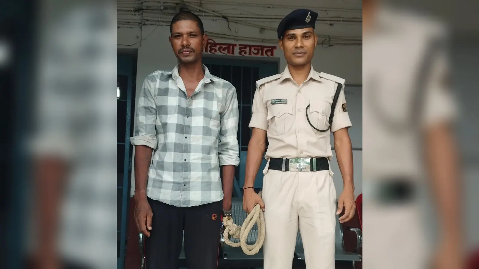 पकरीबरावां थाना में गिरफ्तार अभियुक्त को जेल ले जाते पकरीबरावां पुलिस. | Prabhat Khabar Network पकरीबरावां थाना में गिरफ्तार अभियुक्त को जेल ले जाते पकरीबरावां पुलिस. | Prabhat Khabar Network