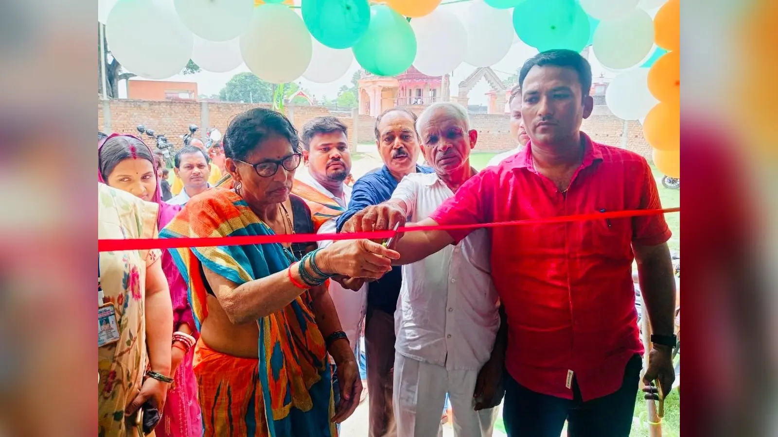 इंटर विद्यालय बुधौली में फीता काटकर उद्घाटन करते जिला परिषद सदस्य सहित जनप्रतिनिधि व विद्यालय शिक्षक. | Prabhat Khabar Network इंटर विद्यालय बुधौली में फीता काटकर उद्घाटन करते जिला परिषद सदस्य सहित जनप्रतिनिधि व विद्यालय शिक्षक. | Prabhat Khabar Network