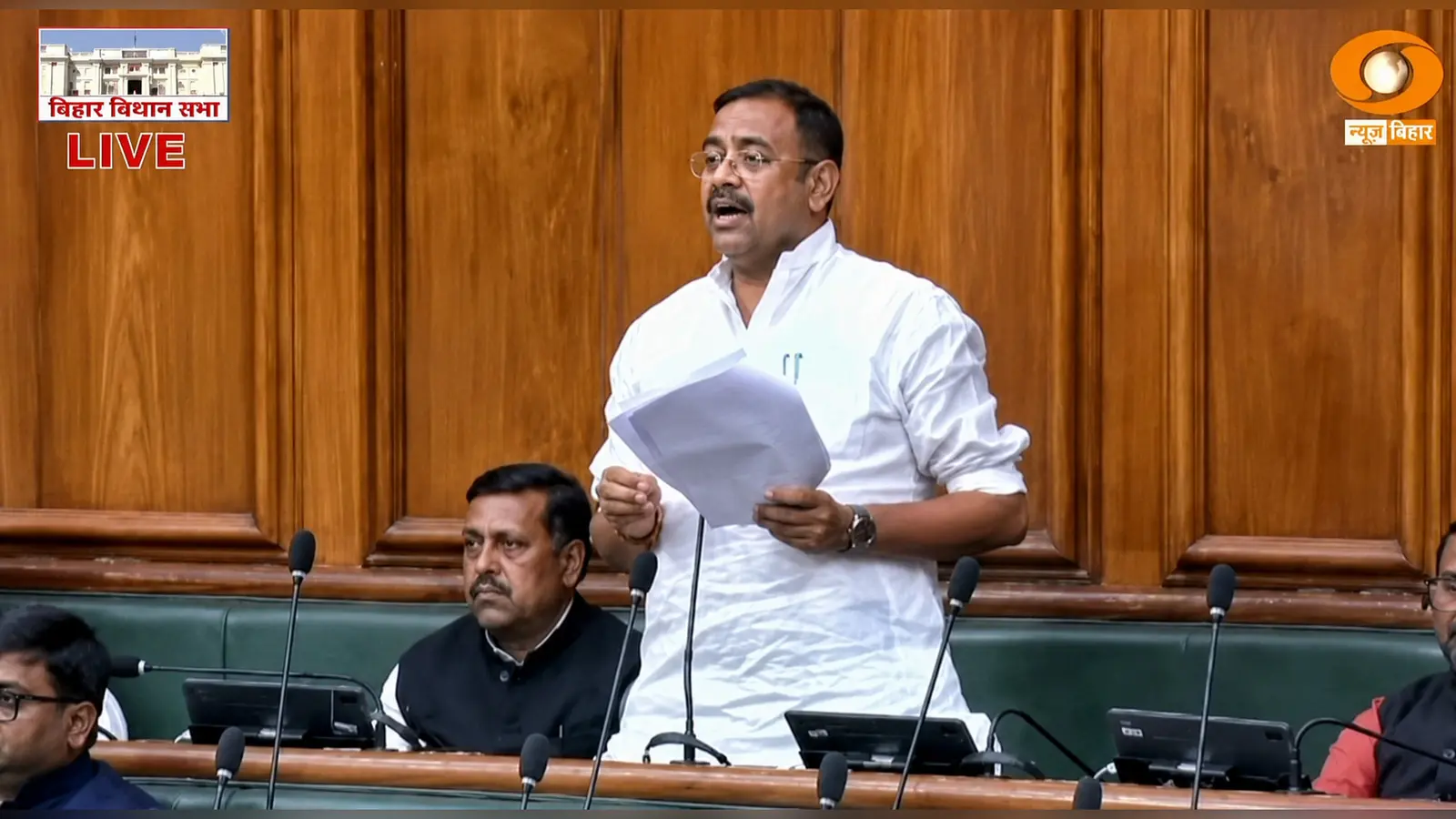 विधानसभा में प्रश्न करते दिनारा विधायक आलोक कुमार सिंह की तस्वीर | Prabhat Khabar Network विधानसभा में प्रश्न करते दिनारा विधायक आलोक कुमार सिंह की तस्वीर | Prabhat Khabar Network