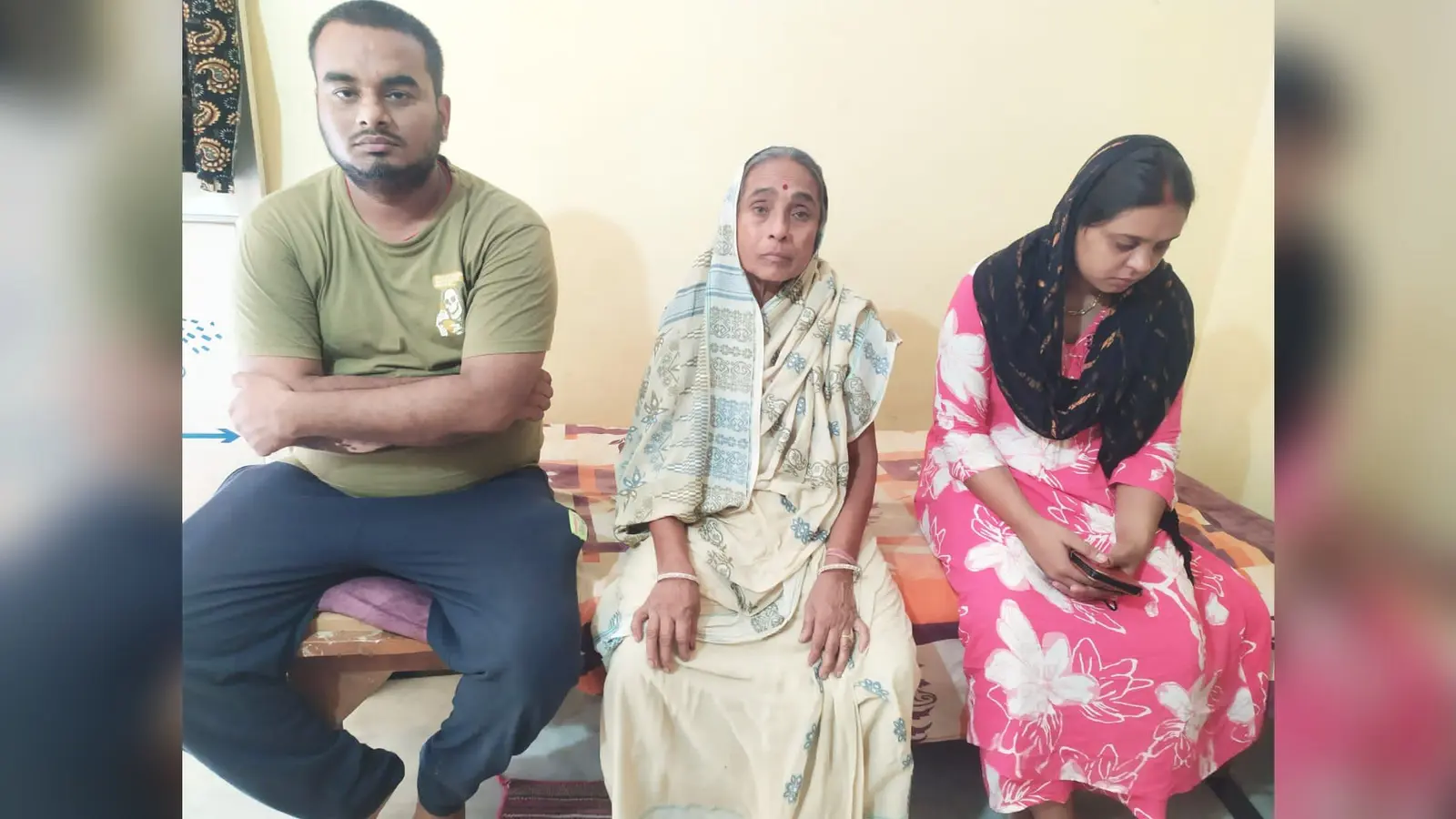 फोटो-26कैप्सन-सोकाकुल परिजन. | Prabhat Khabar Network फोटो-26कैप्सन-सोकाकुल परिजन. | Prabhat Khabar Network