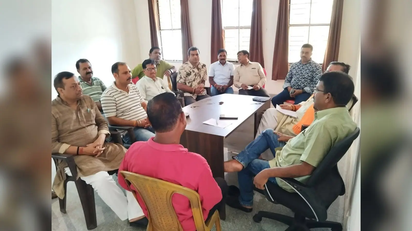 फोटो:बैठक करते भाजपा नेता | Prabhat Khabar Network फोटो:बैठक करते भाजपा नेता | Prabhat Khabar Network