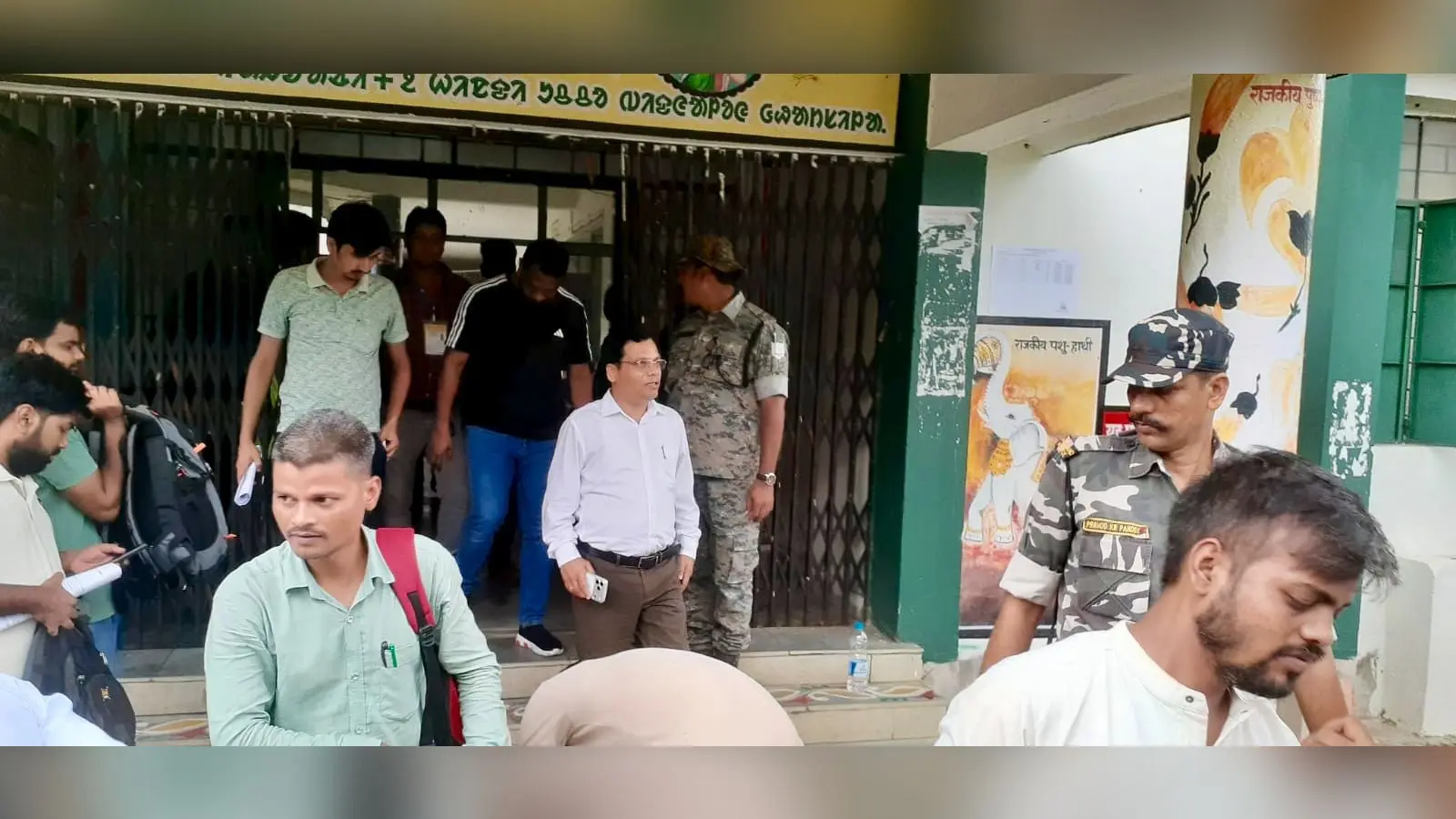 19जी मारवाड़ी प्लस टू हाई स्कूल का जायजा लेते एसडीओ | Prabhat Khabar Network 19जी मारवाड़ी प्लस टू हाई स्कूल का जायजा लेते एसडीओ | Prabhat Khabar Network