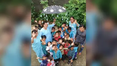 मानसून की कविताओं और गानों पर थिरके बच्चे