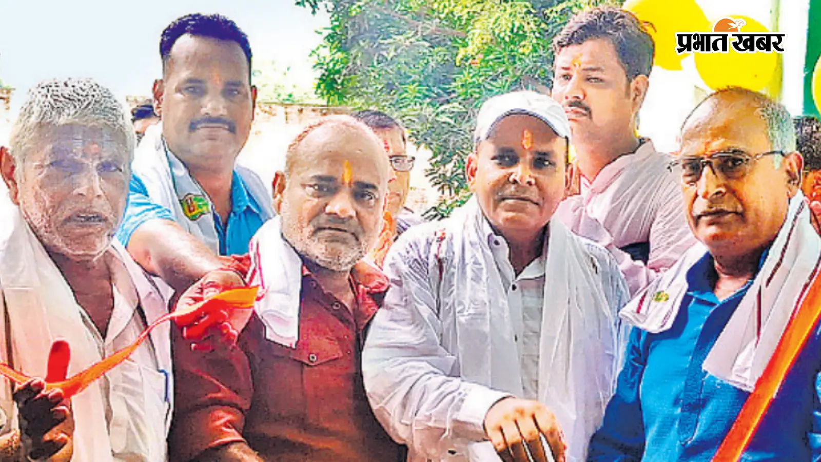 कार्यालय का उद्घाटन करते फाउंडेशन के सदस्य व अन्य कार्यालय का उद्घाटन करते फाउंडेशन के सदस्य व अन्य