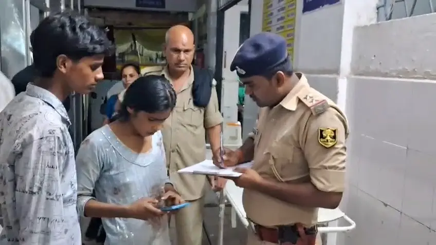 अस्पताल में मामले की जांच करती पुलिस | Prabhat Khabar Network अस्पताल में मामले की जांच करती पुलिस | Prabhat Khabar Network
