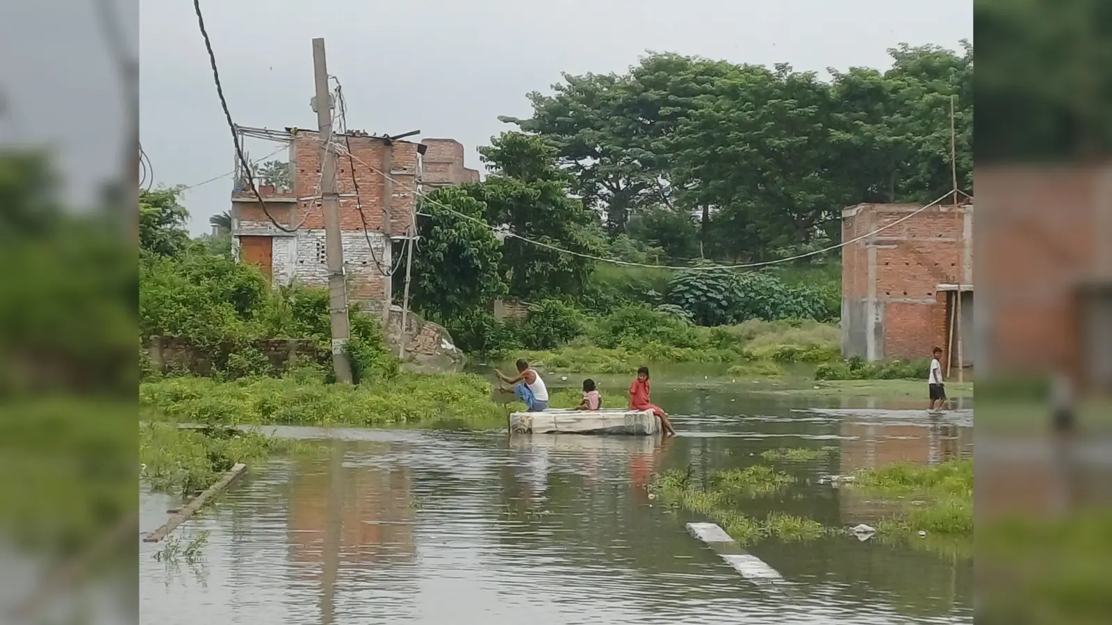 सिकंदरपुर में 33 सेमी बढ़ा बूढ़ी गंडक का जलस्तर; वार्ड 15 में घुसा पानी, कर्पूरी नगर में चली नाव | Prabhat Khabar Network सिकंदरपुर में 33 सेमी बढ़ा बूढ़ी गंडक का जलस्तर; वार्ड 15 में घुसा पानी, कर्पूरी नगर में चली नाव | Prabhat Khabar Network