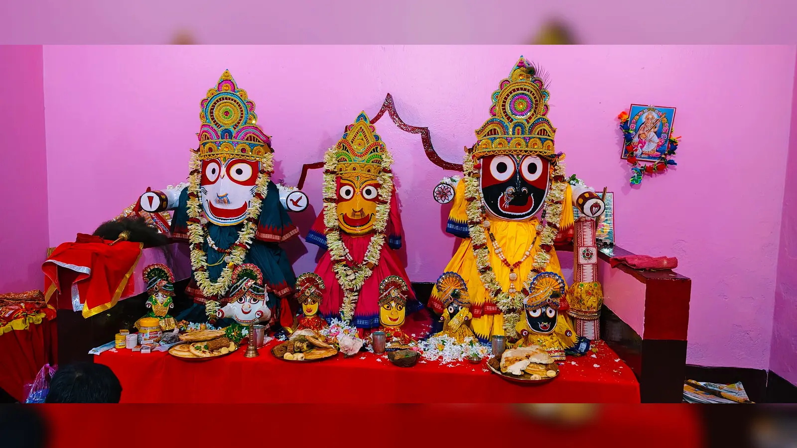 हरिभंजा (खरसावां) के गुंडिचा मंदिर विराजमान प्रभु में जगन्नाथ, बलभद्र, देवी सुभद्रा व सुदर्शन | Prabhat Khabar Network हरिभंजा (खरसावां) के गुंडिचा मंदिर विराजमान प्रभु में जगन्नाथ, बलभद्र, देवी सुभद्रा व सुदर्शन | Prabhat Khabar Network