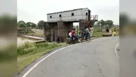 औरंगाबाद में मौत को दावत दे रही टूटी पुलिया, प्राणपुर डैम के पास हर दिन खतरे में गुजर रहे लोग