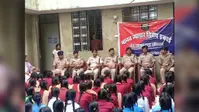 मानव तस्करी रोकने के लिए बगहा पुलिस का जागरूकता अभियान, छात्राओं को किया सतर्क