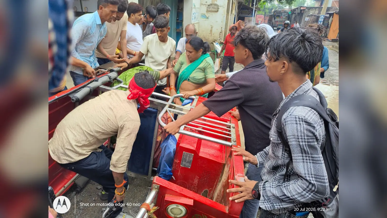 दो महिला घायल, स्थानीय लोगों ने सड़क मरम्मत की मांग की | Prabhat Khabar Network दो महिला घायल, स्थानीय लोगों ने सड़क मरम्मत की मांग की | Prabhat Khabar Network