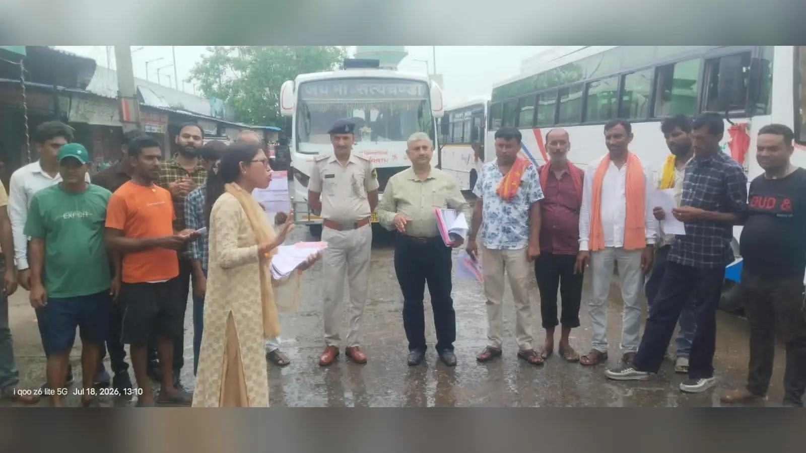 जागरूकता अभियान में लगे पुलिसकर्मी | Prabhat Khabar Network जागरूकता अभियान में लगे पुलिसकर्मी | Prabhat Khabar Network