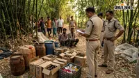 बांस के बगीचे से मिनी शराब फैक्ट्री का भंडाफोड़, 350 लीटर देसी और 15 कार्टन नकली अंग्रेजी शराब जब्त