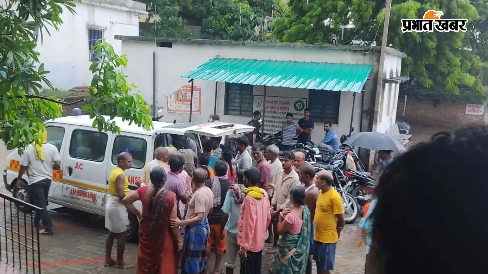 अस्पताल में उपस्थित परिजन व अन्य अस्पताल में उपस्थित परिजन व अन्य