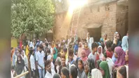 नशे में धुत पति ने पत्नी को पीटा, परिजनों ने की धुनाई, पुलिस ने घर से बरामद की 47 लीटर शराब