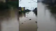 कजरा में रेलवे ट्रैक पर भरा बारिश का पानी, डेढ़ घंटे ठप रहा रेल परिचालन