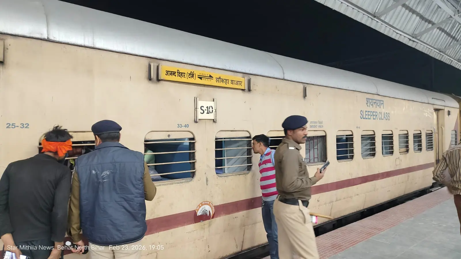 झंझारपुर रेलवे स्टेशन पर खड़ी ट्रेन | Prabhat Khabar Network झंझारपुर रेलवे स्टेशन पर खड़ी ट्रेन | Prabhat Khabar Network