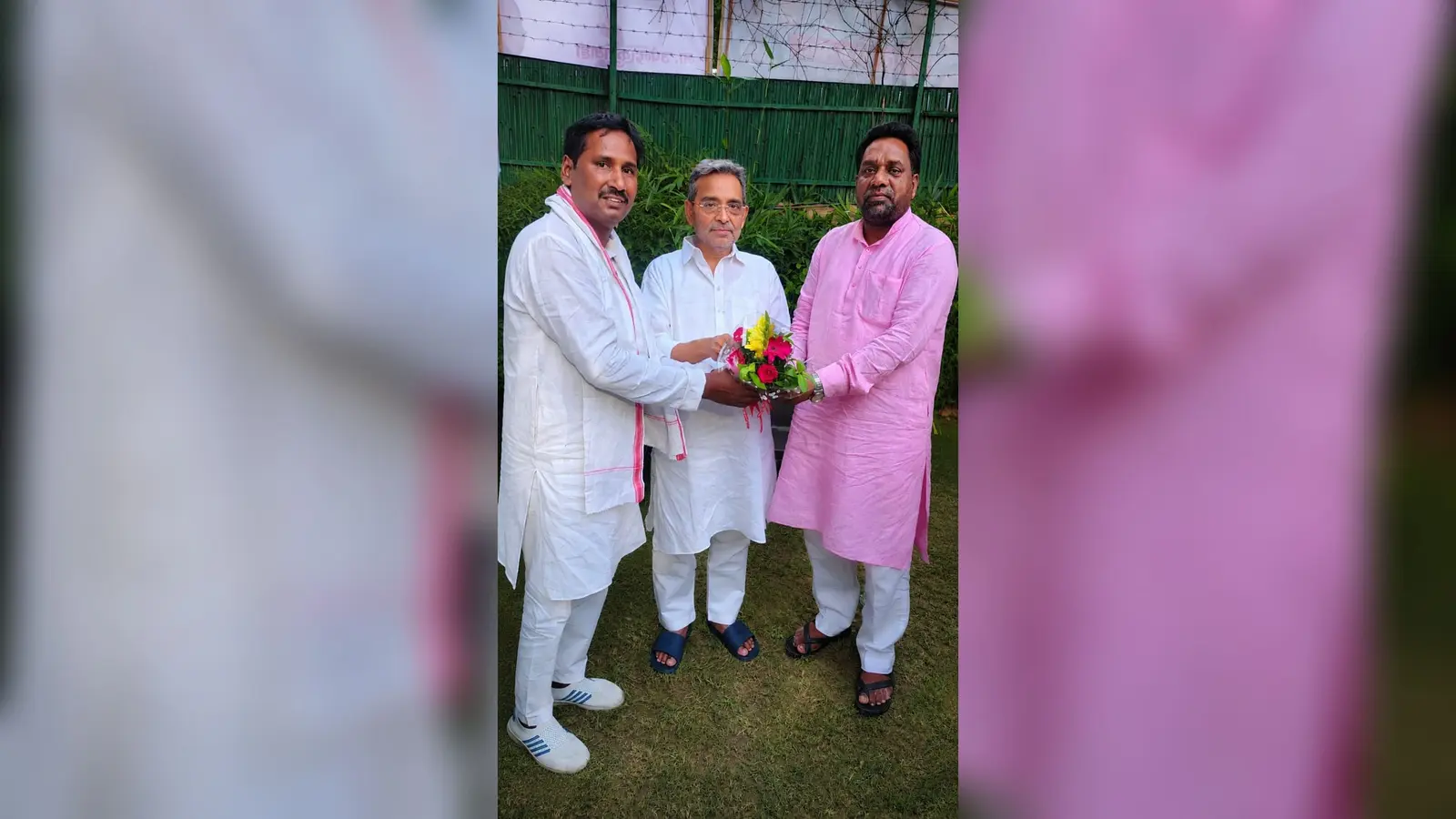 राष्ट्रीय अध्यक्ष को गुलदस्ता देते नौ निर्वाचित प्रदेश उपाध्यक्ष एवं अन्य । | Prabhat Khabar Network राष्ट्रीय अध्यक्ष को गुलदस्ता देते नौ निर्वाचित प्रदेश उपाध्यक्ष एवं अन्य । | Prabhat Khabar Network