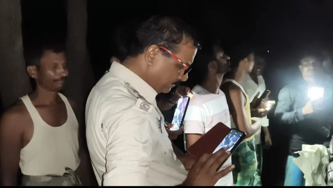 .20 पूर्णिया 2- घटनास्थल पर पहुंची पुलिस | Prabhat Khabar Network .20 पूर्णिया 2- घटनास्थल पर पहुंची पुलिस | Prabhat Khabar Network