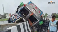 गया जी में अचानक पलटा कोयला लदा ट्रक, डिवाइडर पर चढ़ते ही मची अफरा-तफरी