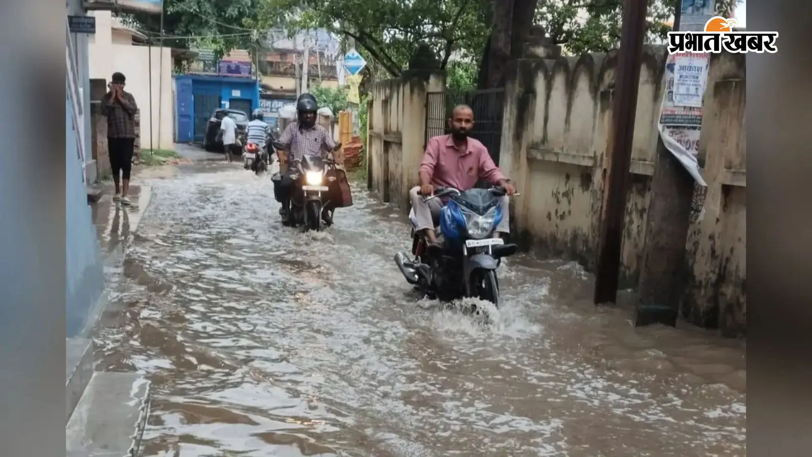 कहीं कीचड़ से हादसों का बढ़ा खतरा, तो कहीं जलजमाव से आवागमन हो रहा बाधित कहीं कीचड़ से हादसों का बढ़ा खतरा, तो कहीं जलजमाव से आवागमन हो रहा बाधित