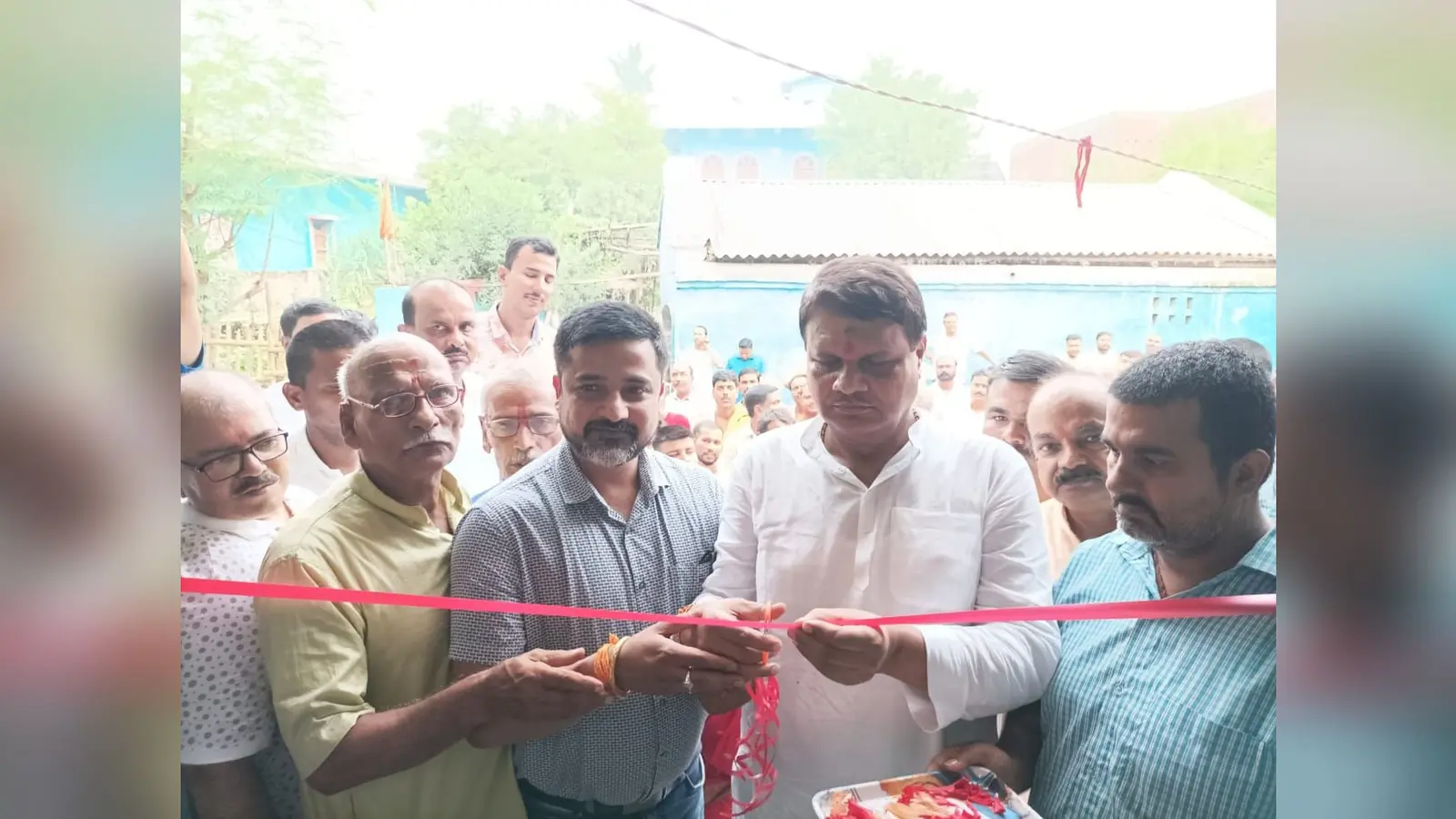 फोटो - फीता काट उद्घाटन करते विधायक | Prabhat Khabar Network फोटो - फीता काट उद्घाटन करते विधायक | Prabhat Khabar Network