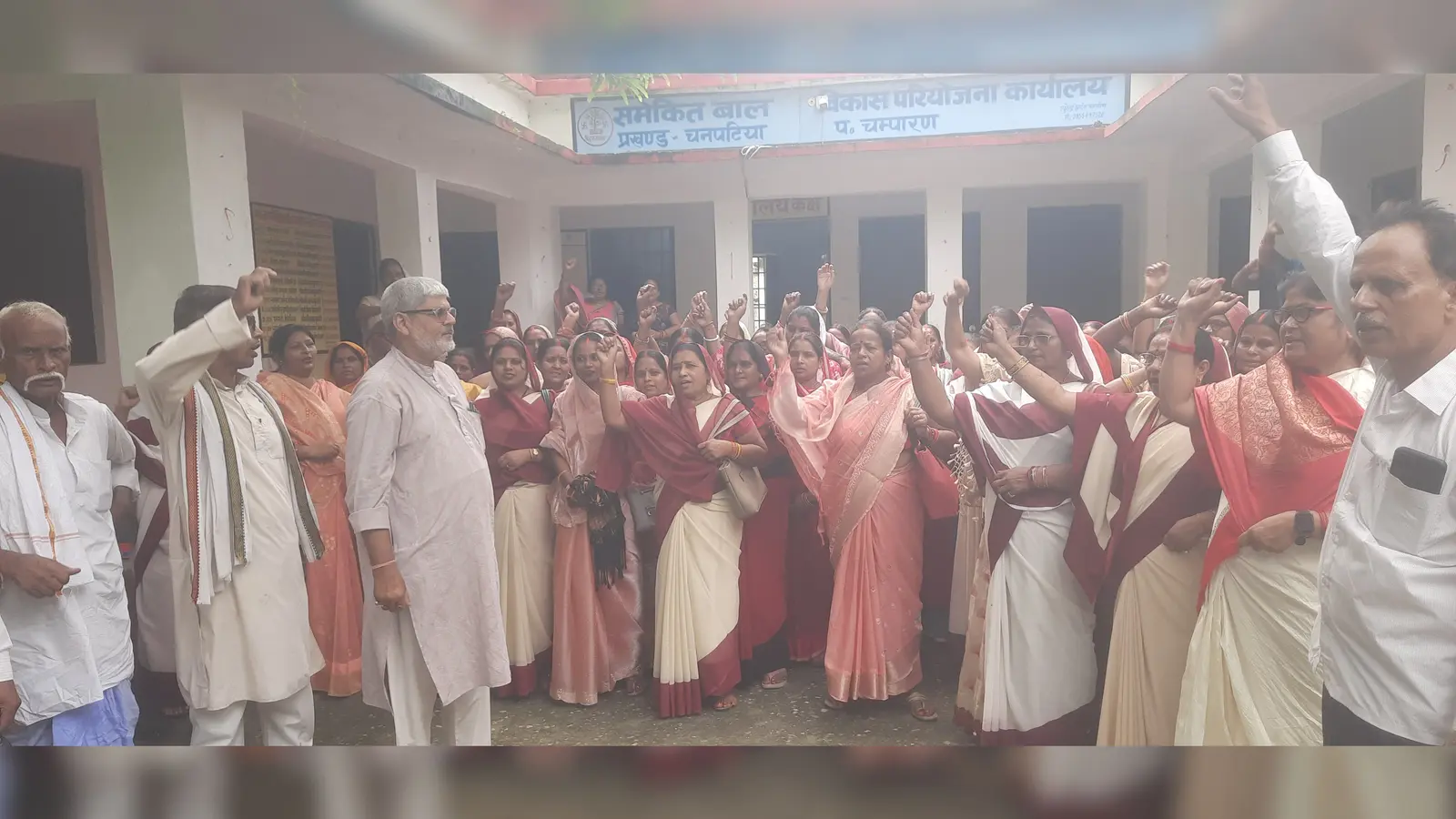 विरोध करती सेविका | Prabhat Khabar Network विरोध करती सेविका | Prabhat Khabar Network